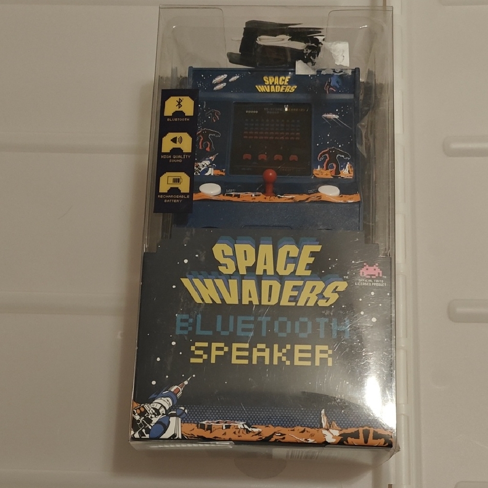 New Vintage Space Invaders Arcade Bluetooth Speaker